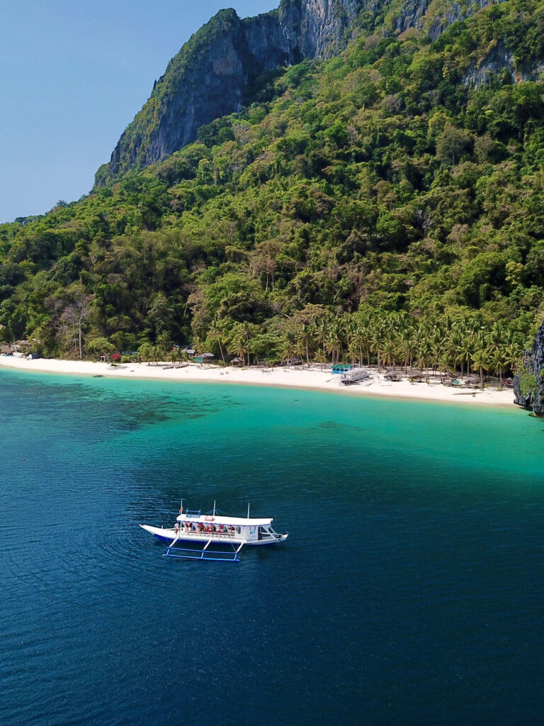 Kayaks on Seven Commando Beach during a Tour A island-hopping trip in El Nido